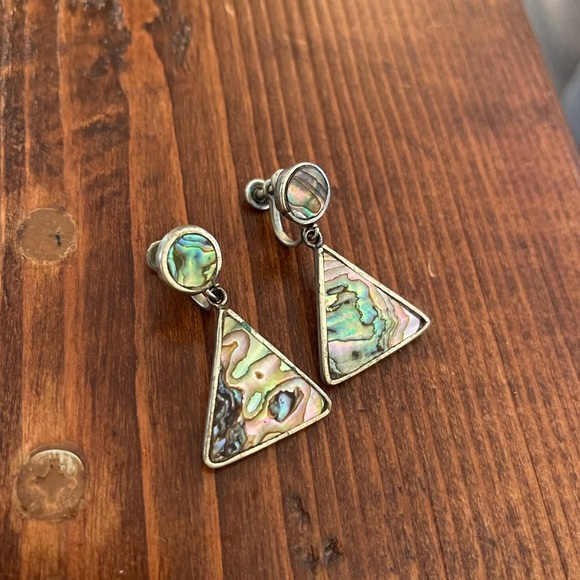 VINTAGE Clip On Mother of Pearl Earrings ✨ - Picture 1 of 4